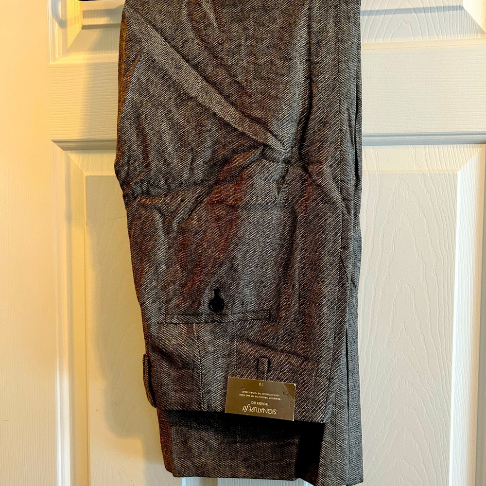 Signature fit women’s dress slacks size 10 grey tweed